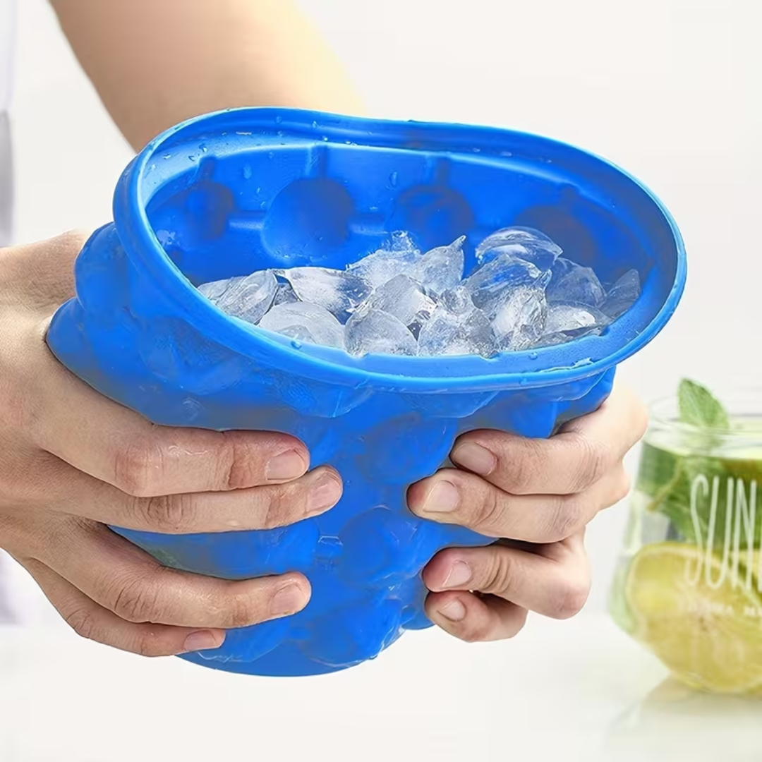 Portable non-leakable ice cube mold