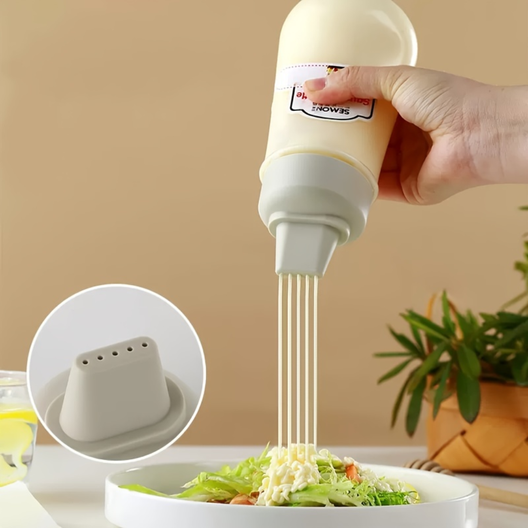 Squeeze sauce bottle